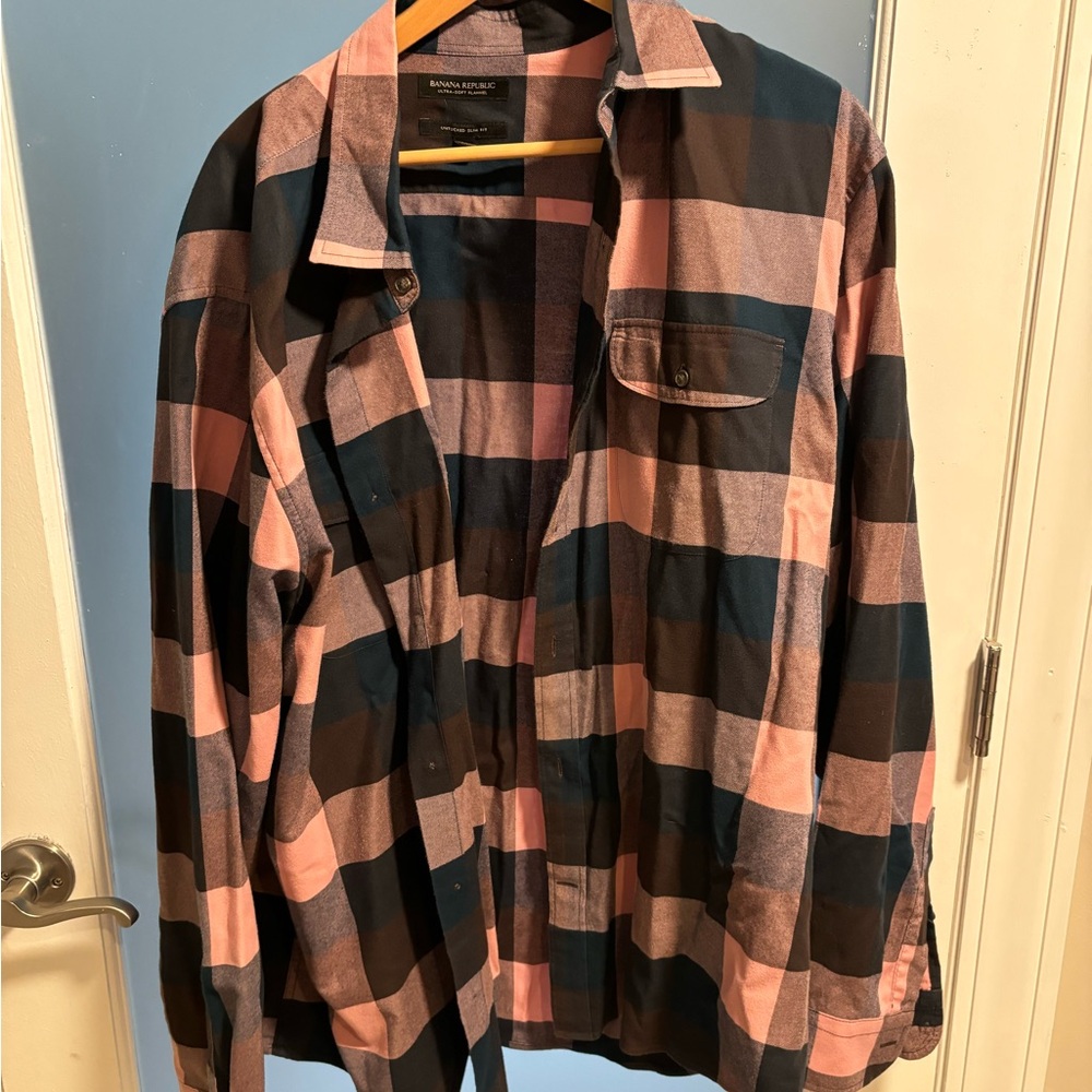 Banana Republic Men’s XXL / 2X flannel button up shirt. Never worn.
